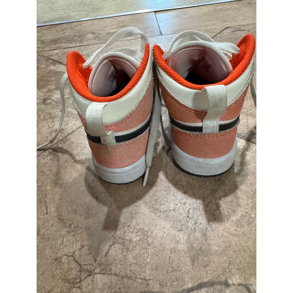 Excellent condition Little kid’s size 11 Jordans
